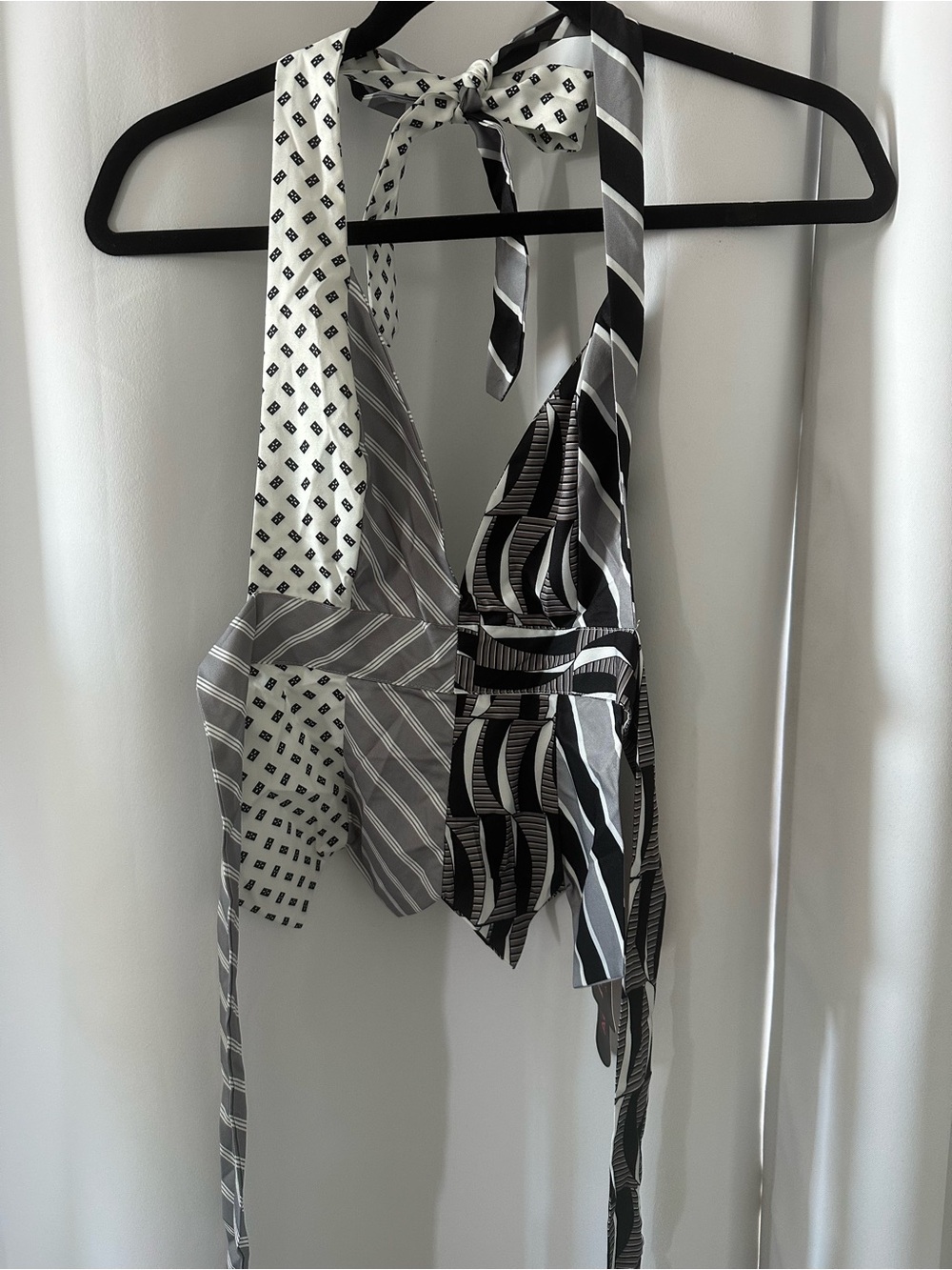ROMWE Black and White Patterned Halter "Tie" back Top